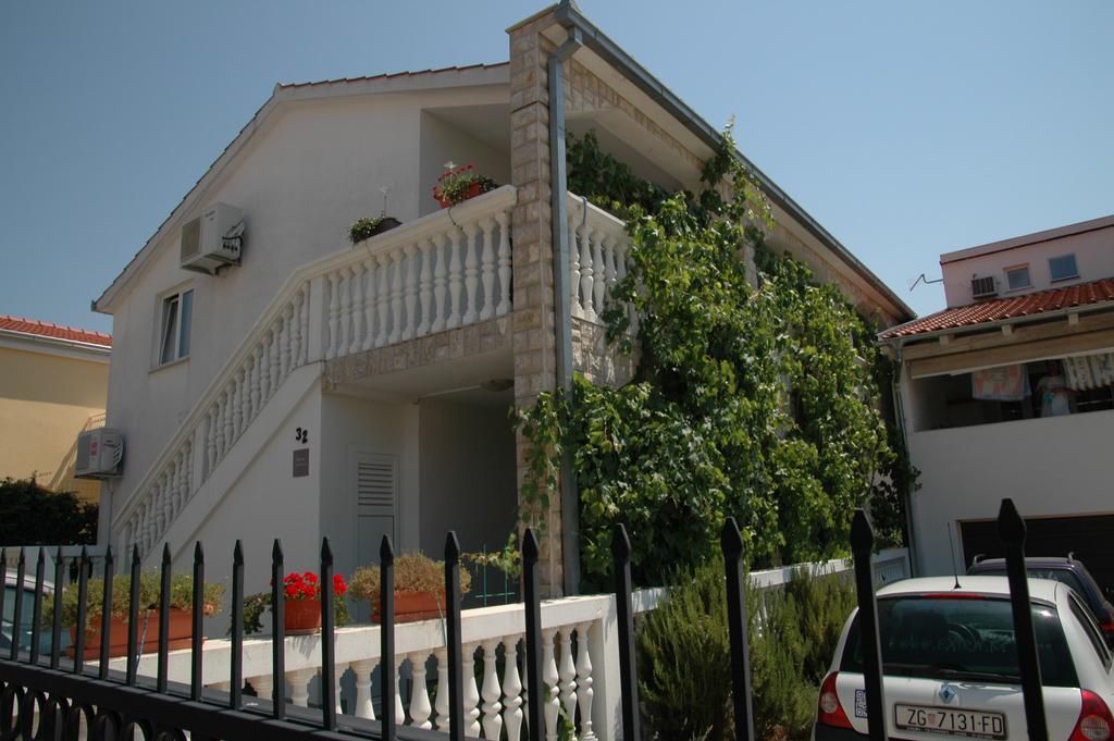 Apartments Anton Vodice Buitenkant foto
