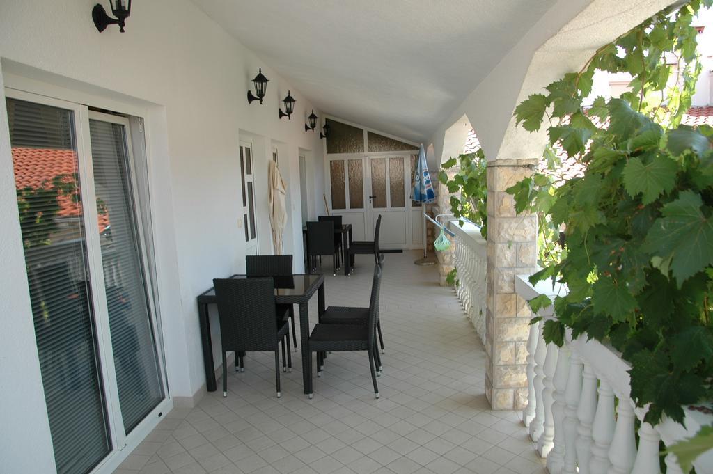 Apartments Anton Vodice Buitenkant foto