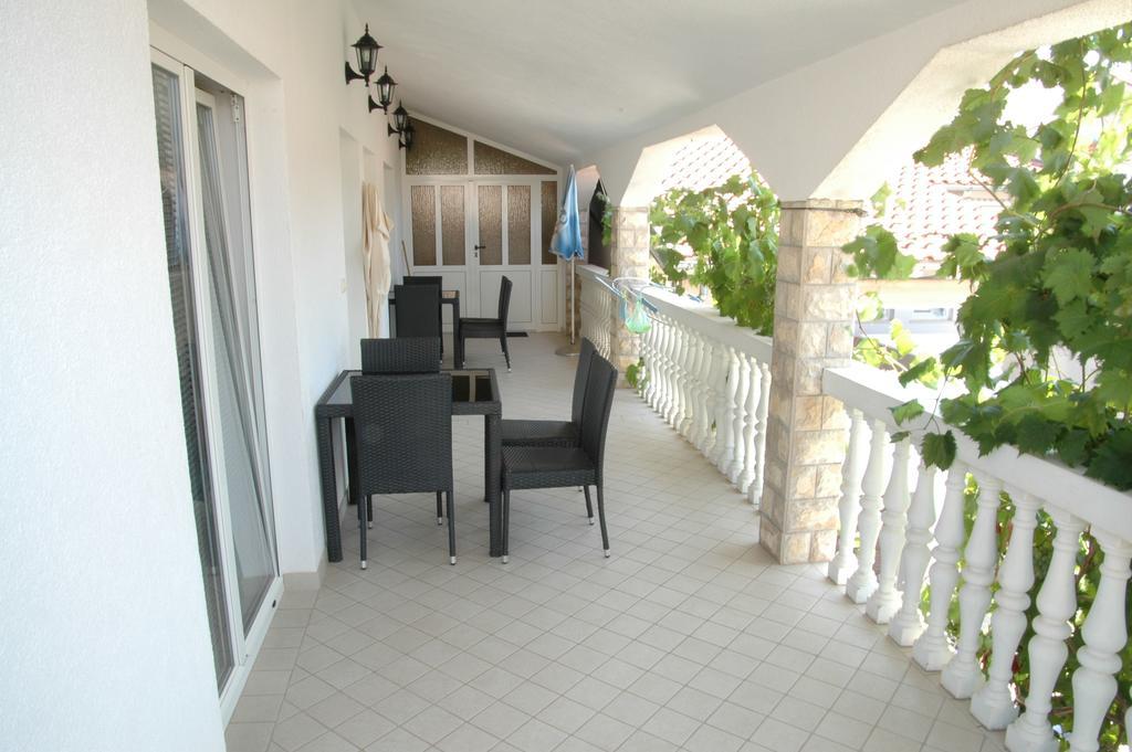 Apartments Anton Vodice Buitenkant foto