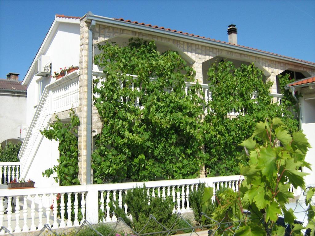 Apartments Anton Vodice Buitenkant foto